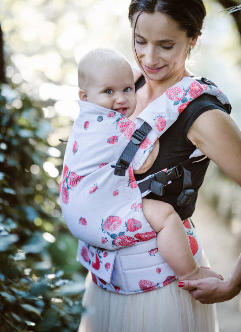 Freely Grow. Ergonomic baby carrier. Papaveri .