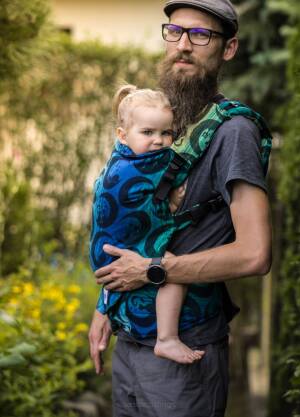 Freely Gow. Ergonomic baby carrier. Sonus